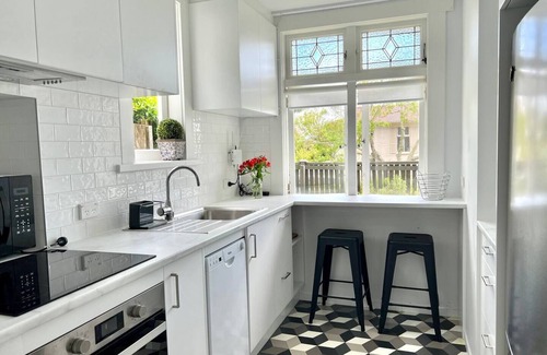 Devonport Apartment | Bespoke Stays - Beach side Apartment