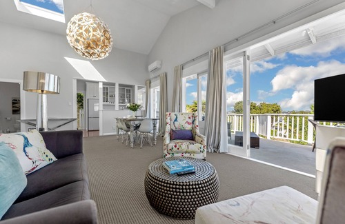 Devonport Apartment | Bespoke Stays - Kerr Street with a View