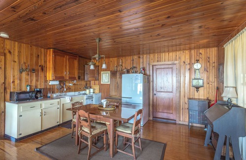Alligator Point House | BEST DEAL on The BEACH - 3 bedrooms, 2 baths with screened porch