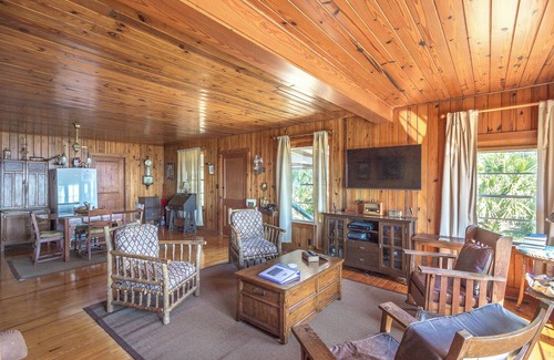 Alligator Point House | BEST DEAL on The BEACH - 3 bedrooms, 2 baths with screened porch