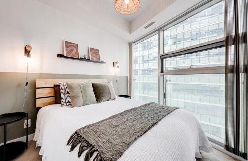 Toronto Entertainment District Apartment | Best Downtown Toronto View!