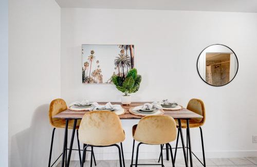 Toronto Entertainment District Apartment | Best Downtown Toronto View!
