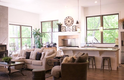 Ossipee House | Best fall colors. Winter getaway- room for the snowmobiles and ice fishing.