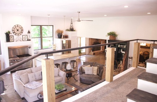 Ossipee House | Best fall colors. Winter getaway- room for the snowmobiles and ice fishing.