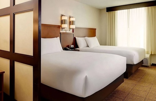 Austin Hotel | Best for Unwinding! Pets Allowed, FREE Parking, Pool, Near Brentwood Park!