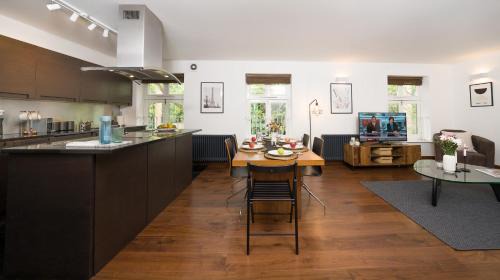 Soho Apartment | Best Location 2 Bedr, 3 Beds, Covent Grdn, China Town