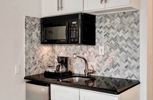 Flamingo/Lummus Condo | Best location by the Beach ! Free WiFi - TV - All amenities