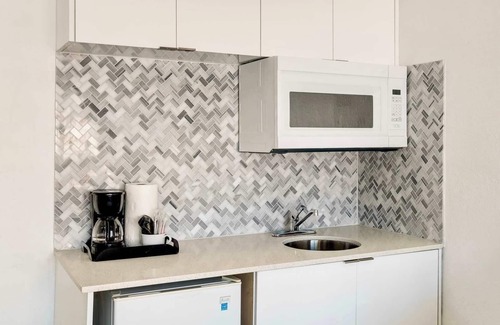 Flamingo/Lummus Condo | Best location by the Beach ! Free WiFi - TV - All amenities