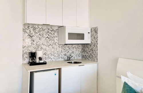 Flamingo/Lummus Condo | Best location by the Beach ! Free WiFi - TV - All amenities