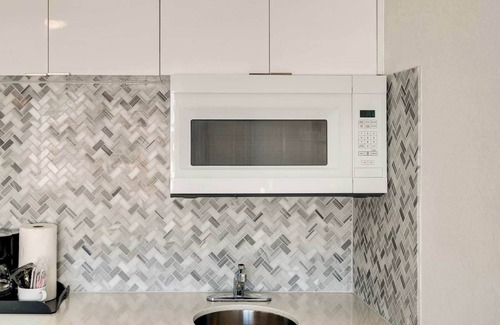 Flamingo/Lummus Condo | Best location by the Beach ! Free WiFi - TV - All amenities