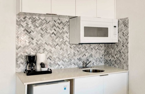 Flamingo/Lummus Condo | Best location by the Beach ! Free WiFi - TV - All amenities