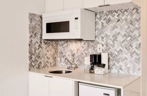 Flamingo/Lummus Condo | Best location by the Beach ! Free WiFi - TV - All amenities