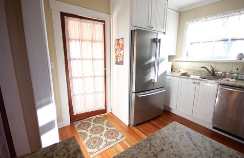 Charlevoix Cottage | BEST LOCATION in CVX! 1.5 blocks from Lake MI Beach & DOWNTOWN CHARLEVOIX!