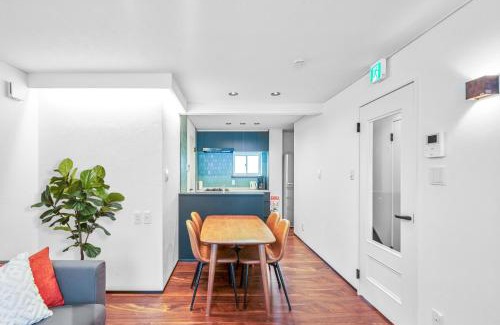 Higashi House | Best Location LUX Home, 2 Blocks to Sbwy, Sleeps 9