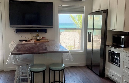 Englewood Cottage | Best Location on Manasota Key, Cottage Sleeps 3, Kayaks and Wi-Fi