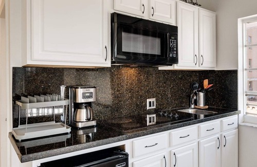 Flamingo/Lummus Condo | Best Location SOBE Top Floor 2 min to beach & fun