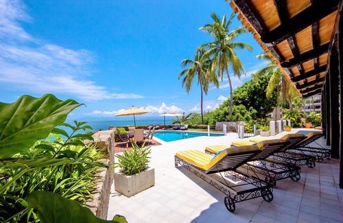 South Shore Hotel Area Villa | BEST OCEANFRONT VILLA WITH FULL STAFF, DIRECT BEACH ACCESS