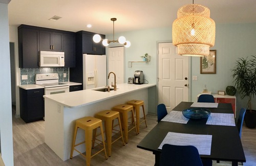 Whitemarsh Island House | Best of both worlds - located between Savannah Downtown and Tybee Island.
