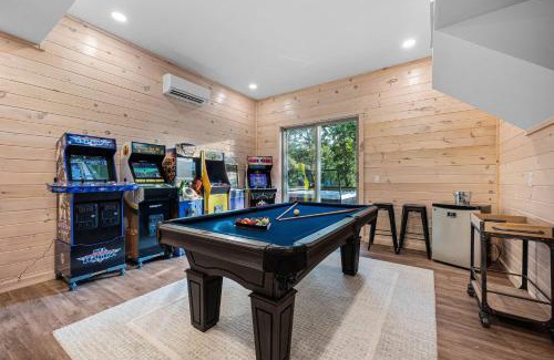 Sevierville House | Best of Both Worlds/Near Pigeon Forge/Lake Views