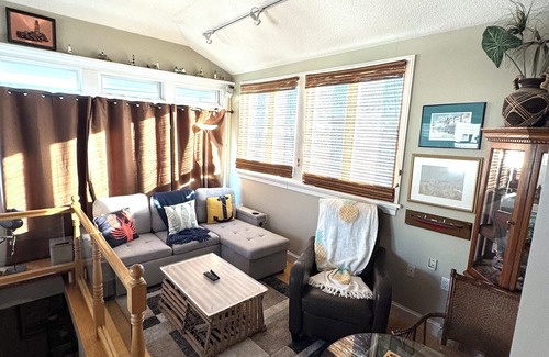 Salisbury Resort | Best of the beach. Penthouse , what a view. 1-bedroom , AC in charming Salisbury