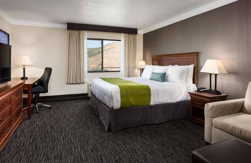 Kimball Junction Hotel | Best Place to Stay in Park City! Free Breakfast, Pool, Shuttle, Pet-friendly!
