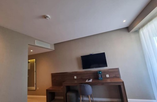 New Boulevard Apartment | BEST STUDIO 25-09 Leo Group