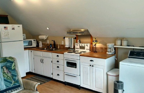 Franklin Apartment | Best Vacation Mountain Experience/* Forestry Student Special*