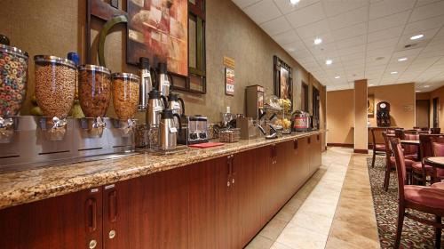 Wood Village Hotel | Best Western Cascade Inn & Suites