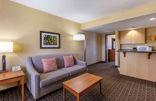 Thunderbird Industrial Airpark Hotel | Best Western Plus Scottsdale Thunderbird Suites
