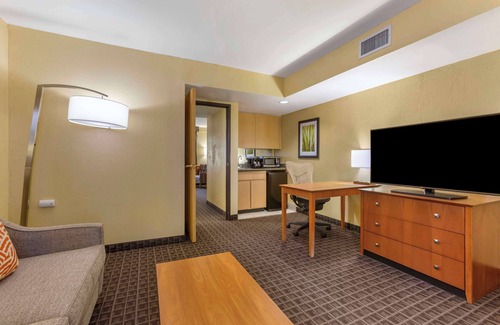 Thunderbird Industrial Airpark Hotel | Best Western Plus Scottsdale Thunderbird Suites
