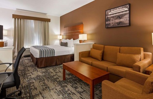 Wa Keeney Hotel | Best Western Plus WaKeeney Inn & Suites