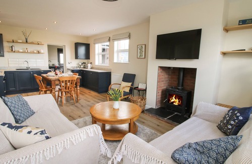 Oswestry Cottage | BETHANIA, family friendly, with open fire in Llanrhaeadr-Ym-Mochnant