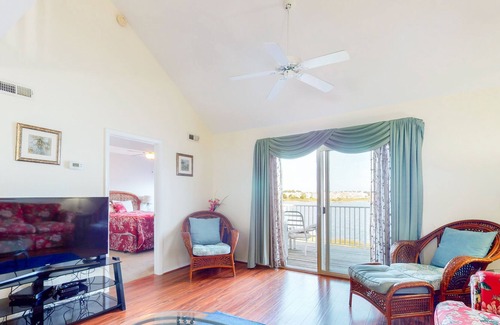 Ocean View Condo | Bethany Bay 3rd-Floor Condo w/ Balcony, Golf On-Site, and Free WiFi!