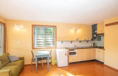 Point Lookout House | “Bethongabel” is a large home located only a minutes walk to Straddie Hotel.