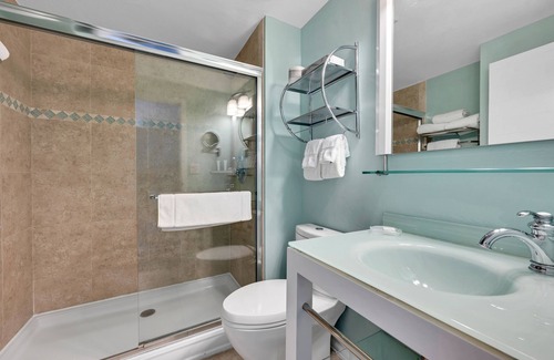 Redevelopment Area Resort | Better Choice for your Vacation! Relaxing Unit w/Bay View, Pool and Hot Tub