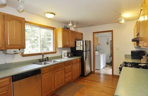 Ocracoke House | Better Days: Pet friendly home with enclosed yard. Screened porch.
