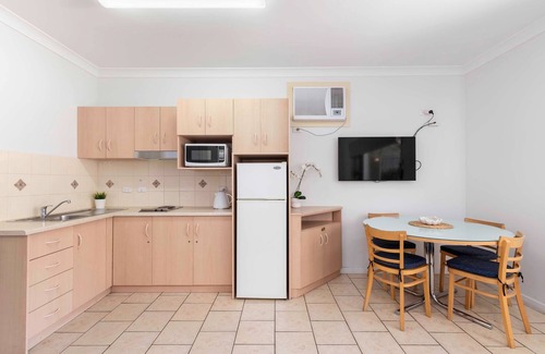 Glenelg Apartment | Betty's Bayside Retreat | 1BRM Glenelg