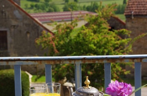 Collonge-la-Madeleine Cottage | Between Morvan and vineyards family home with private pond