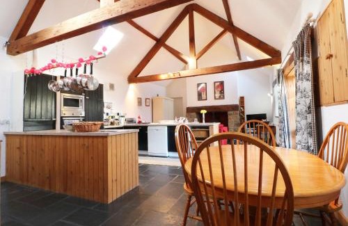 Llanddeiniolen House | Beudy Mawr
