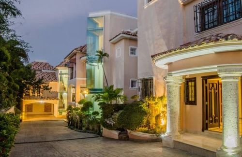 Nuevo Arroyo Hondo House | Beverly Hills Residencial