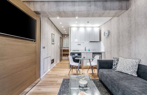 Plaka Apartment | Beverly Suite II in Plaka by JJ Hospitality-