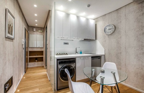 Plaka Apartment | Beverly Suite II in Plaka by JJ Hospitality-