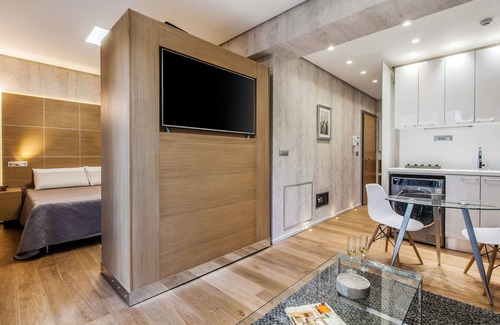 Plaka Apartment | Beverly Suite II in Plaka by JJ Hospitality-