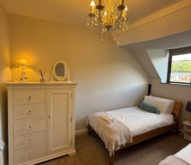 Bewdley House | Bewdley River Cottage - Free private gated parking for 2 cars - River front location