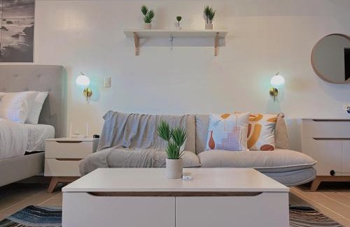 Pinagsama Apartment | BGC Venice Condo - Balcony, Pool, Wi-Fi - Suite 16