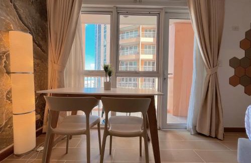 Pinagsama Apartment | BGC Venice Condo - Balcony, Pool, Wi-Fi - Suite 16