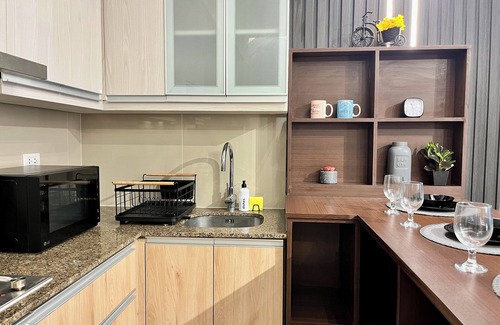 Pinagsama Apartment | BGC Venice Condo - Balcony, Pool & WiFi - Suite 19