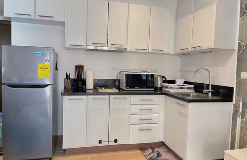 Pinagsama Apartment | BGC Venice Condo - Balcony, Pool, Wi-Fi - Suite 16