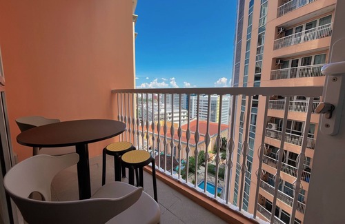 Pinagsama Apartment | BGC Venice Condo - Balcony, Pool, Wi-Fi - Suite 16