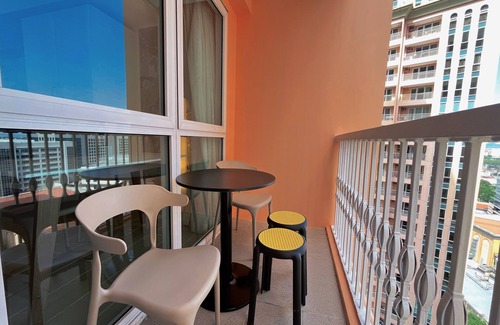 Pinagsama Apartment | BGC Venice Condo - Balcony, Pool, Wi-Fi - Suite 16